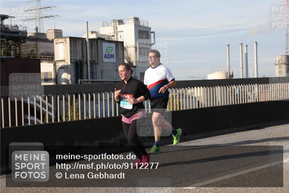 03.10.2025 - Köhlbrandbrückenlauf Lena Gebhardt http://msf.ph/oto/9112277 03.10.2025 10:15:57 Position 2 3131 meine-sportfotos.de