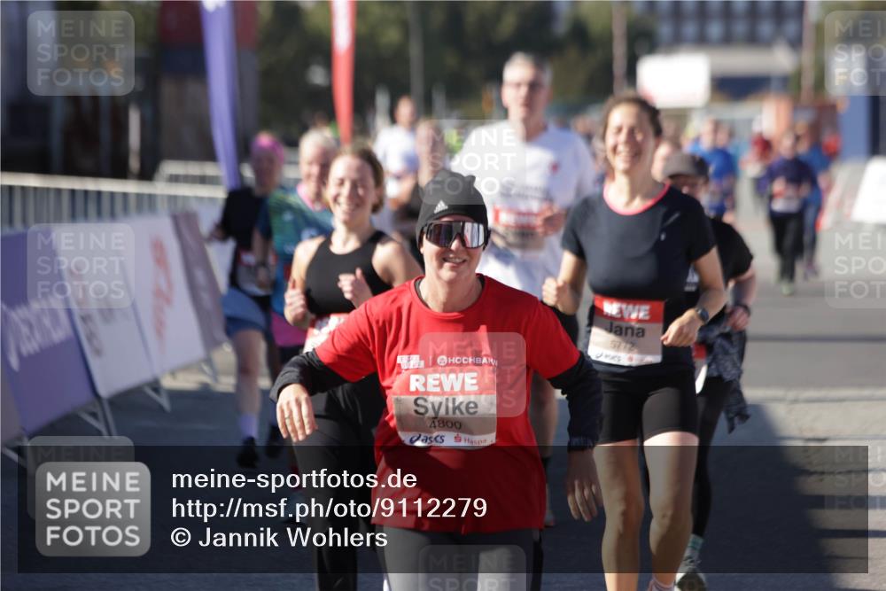 03.10.2025 - Köhlbrandbrückenlauf Jannik Wohlers http://msf.ph/oto/9112279 03.10.2025 13:31:13 Ziel 4800, 4967, 5310, 5362, 5378, 5772, 5773, 6242, 6243, 6375, 6559 meine-sportfotos.de