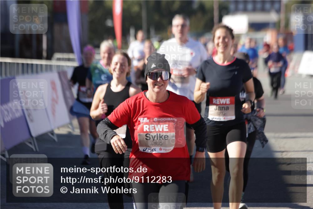 03.10.2025 - Köhlbrandbrückenlauf Jannik Wohlers http://msf.ph/oto/9112283 03.10.2025 13:31:13 Ziel 4800, 4967, 5310, 5362, 5378, 5772, 5773, 6242, 6243, 6375, 6559 meine-sportfotos.de