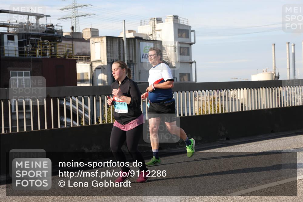 03.10.2025 - Köhlbrandbrückenlauf Lena Gebhardt http://msf.ph/oto/9112286 03.10.2025 10:15:57 Position 2 3131 meine-sportfotos.de