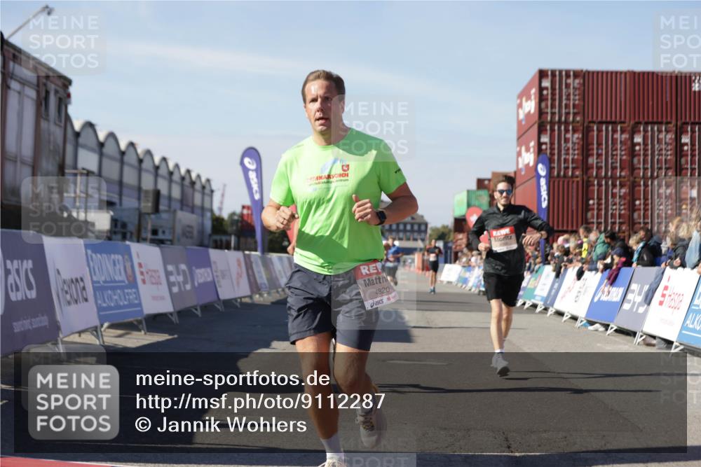 03.10.2025 - Köhlbrandbrückenlauf Jannik Wohlers http://msf.ph/oto/9112287 03.10.2025 13:00:56 Ziel 4069, 4177, 4407, 4425, 4512, 4820, 6042, 6464, 6525 meine-sportfotos.de
