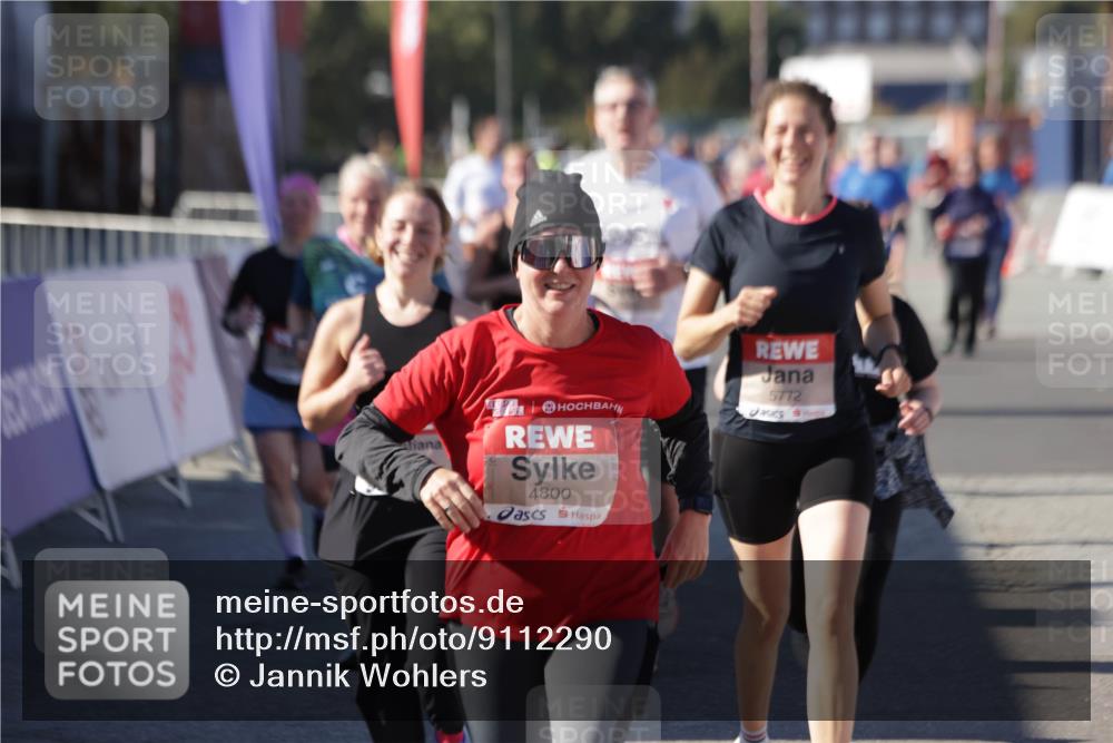 03.10.2025 - Köhlbrandbrückenlauf Jannik Wohlers http://msf.ph/oto/9112290 03.10.2025 13:31:13 Ziel 4800, 4967, 5310, 5362, 5378, 5772, 5773, 6242, 6243, 6375, 6559 meine-sportfotos.de