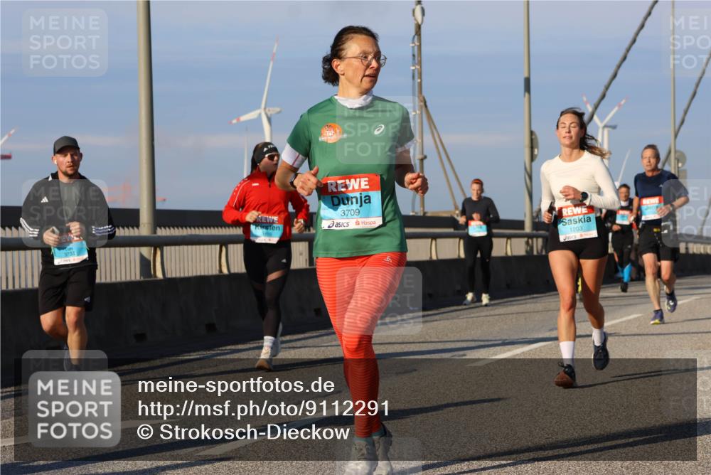 03.10.2025 - Köhlbrandbrückenlauf Strokosch-Dieckow http://msf.ph/oto/9112291 03.10.2025 09:45:35 Position 2 3709, 3734, 1203 meine-sportfotos.de