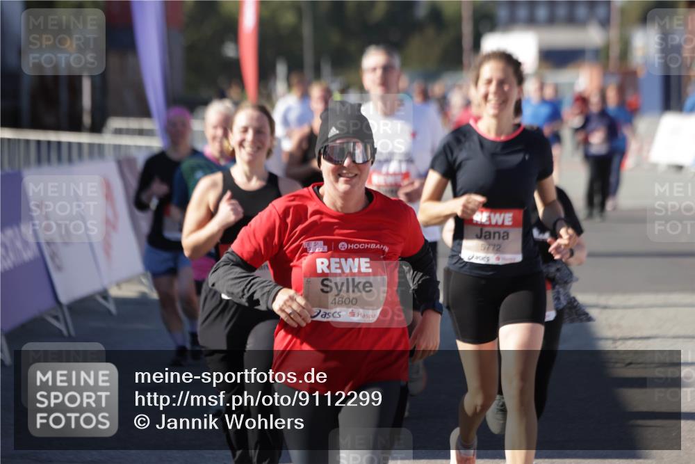 03.10.2025 - Köhlbrandbrückenlauf Jannik Wohlers http://msf.ph/oto/9112299 03.10.2025 13:31:13 Ziel 4800, 4967, 5310, 5362, 5378, 5772, 5773, 6242, 6243, 6375, 6559 meine-sportfotos.de