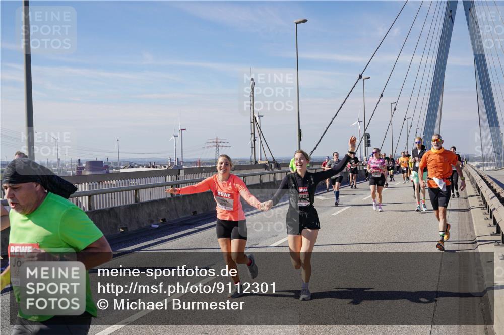 03.10.2025 - Köhlbrandbrückenlauf Michael Burmester http://msf.ph/oto/9112301 03.10.2025 12:54:26 Position 2 5235 meine-sportfotos.de