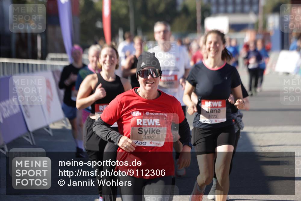 03.10.2025 - Köhlbrandbrückenlauf Jannik Wohlers http://msf.ph/oto/9112306 03.10.2025 13:31:13 Ziel 4800, 4967, 5310, 5362, 5378, 5772, 5773, 6242, 6243, 6375, 6559 meine-sportfotos.de
