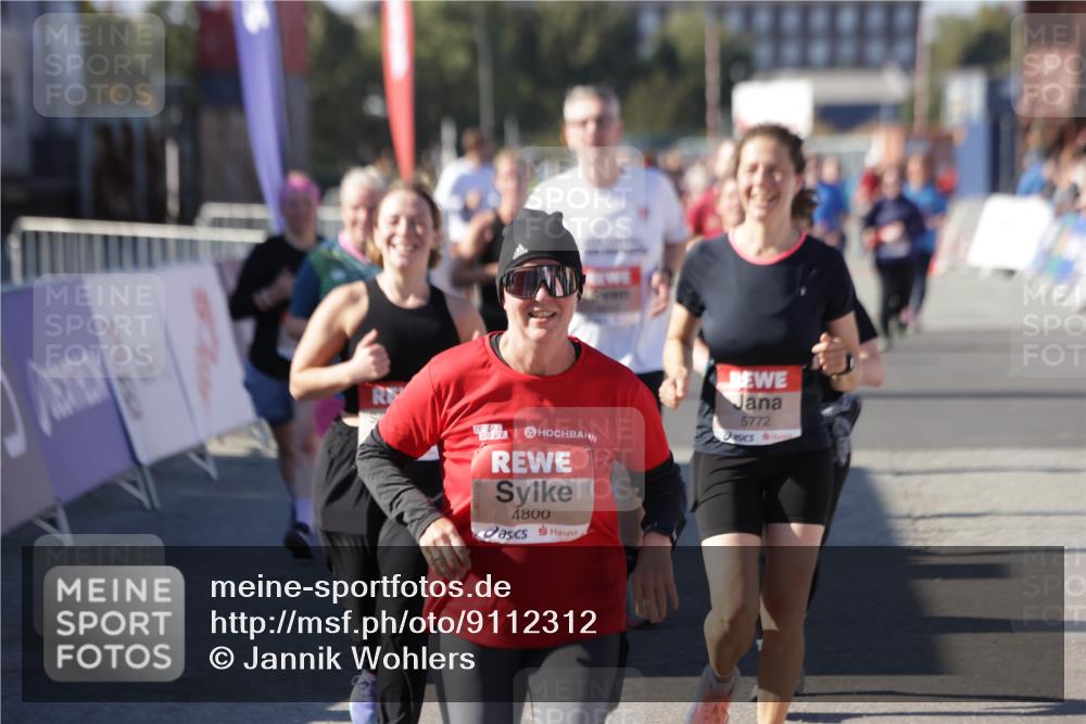 03.10.2025 - Köhlbrandbrückenlauf Jannik Wohlers http://msf.ph/oto/9112312 03.10.2025 13:31:13 Ziel 4800, 4967, 5310, 5362, 5378, 5772, 5773, 6242, 6243, 6375, 6559 meine-sportfotos.de
