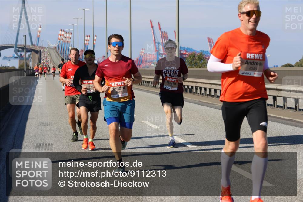 03.10.2025 - Köhlbrandbrückenlauf Strokosch-Dieckow http://msf.ph/oto/9112313 03.10.2025 12:41:12 Position 3 6422, 2015, 6333, 4040 meine-sportfotos.de