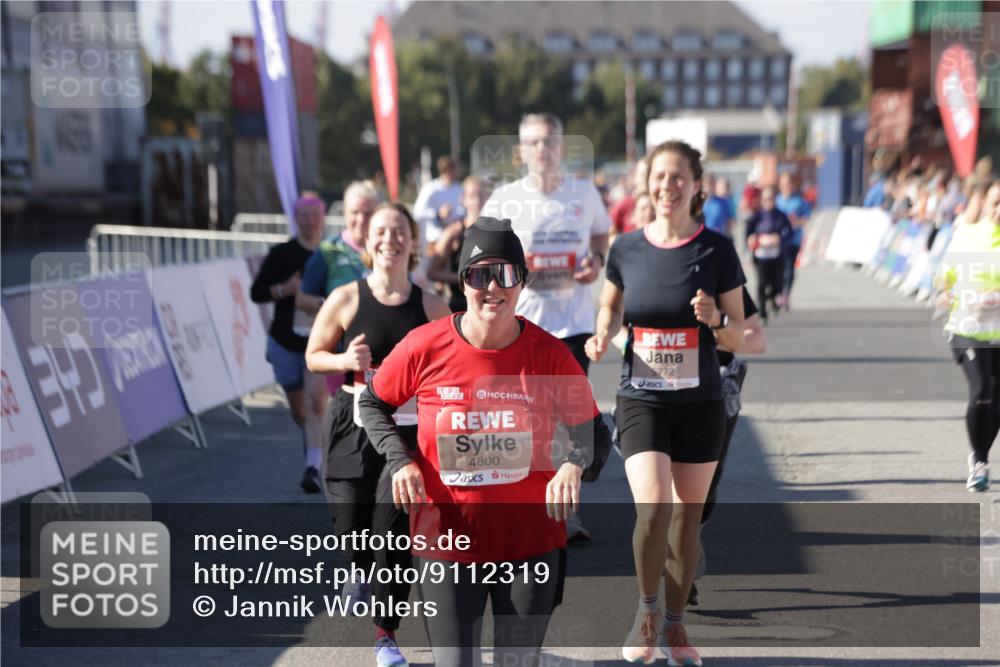 03.10.2025 - Köhlbrandbrückenlauf Jannik Wohlers http://msf.ph/oto/9112319 03.10.2025 13:31:13 Ziel 4800, 4967, 5310, 5362, 5378, 5772, 5773, 6242, 6243, 6375, 6559 meine-sportfotos.de