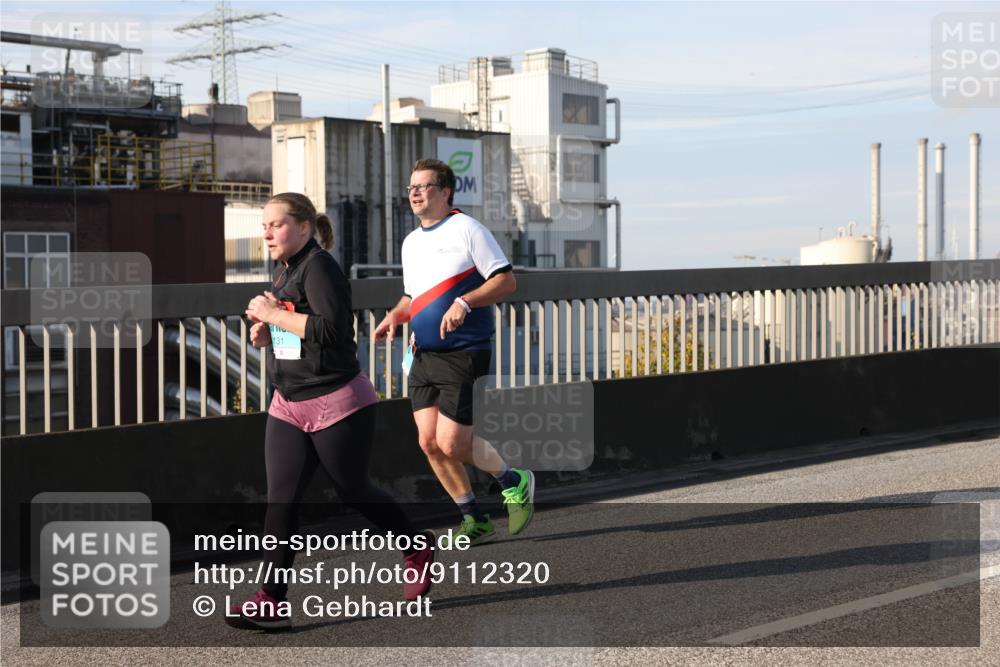 03.10.2025 - Köhlbrandbrückenlauf Lena Gebhardt http://msf.ph/oto/9112320 03.10.2025 10:15:58 Position 2 131 meine-sportfotos.de
