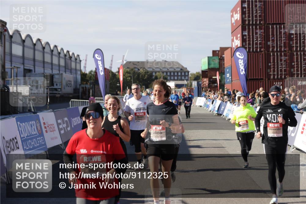 03.10.2025 - Köhlbrandbrückenlauf Jannik Wohlers http://msf.ph/oto/9112325 03.10.2025 13:31:15 Ziel 4800, 4967, 5030, 5310, 5362, 5378, 5772, 5773, 6242, 6243, 6375, 6559, 6731 meine-sportfotos.de