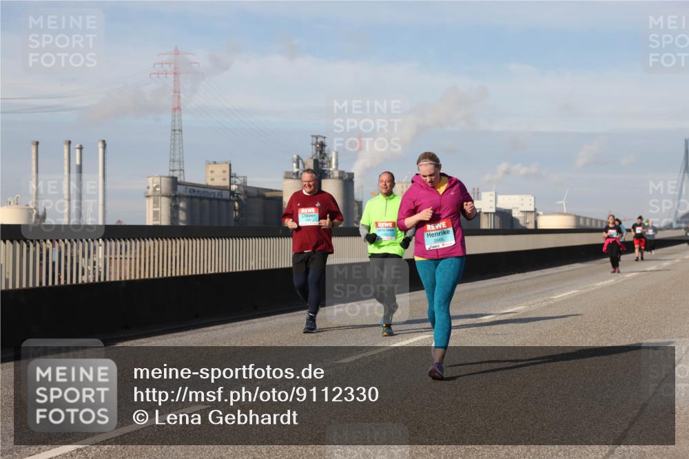 03.10.2025 - Köhlbrandbrückenlauf Lena Gebhardt http://msf.ph/oto/9112330 03.10.2025 10:15:59 Position 2 2666 meine-sportfotos.de