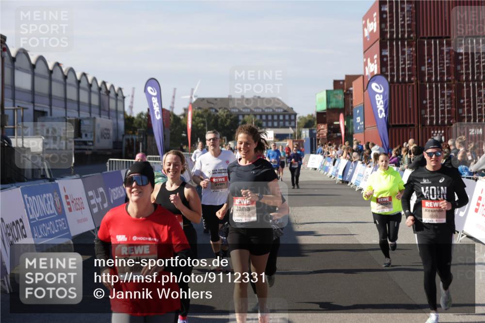 03.10.2025 - Köhlbrandbrückenlauf Jannik Wohlers http://msf.ph/oto/9112331 03.10.2025 13:31:15 Ziel 4800, 4967, 5030, 5310, 5362, 5378, 5772, 5773, 6242, 6243, 6375, 6559, 6731 meine-sportfotos.de