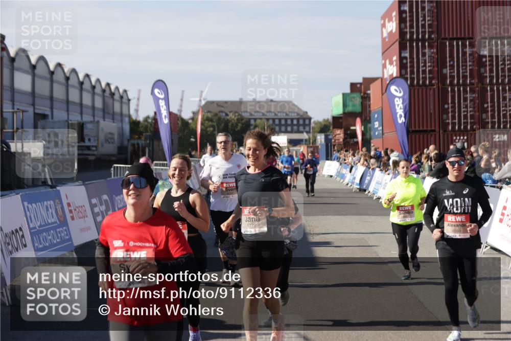 03.10.2025 - Köhlbrandbrückenlauf Jannik Wohlers http://msf.ph/oto/9112336 03.10.2025 13:31:15 Ziel 4800, 4967, 5030, 5310, 5362, 5378, 5772, 5773, 6242, 6243, 6375, 6559, 6731 meine-sportfotos.de