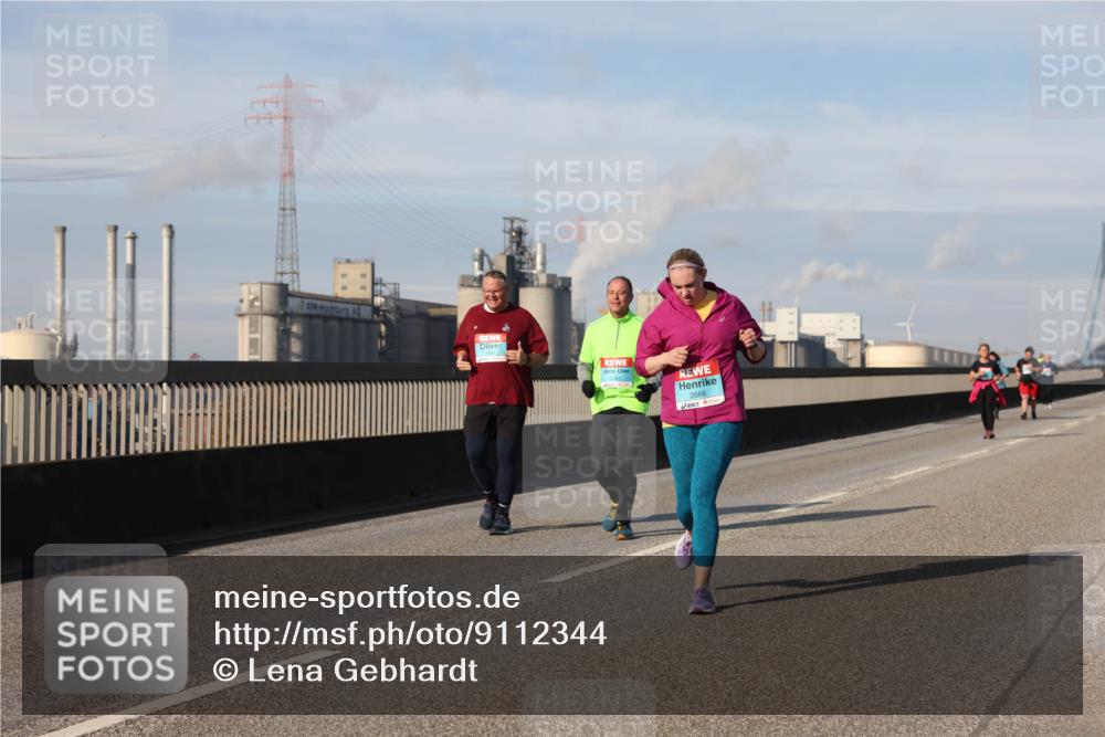 03.10.2025 - Köhlbrandbrückenlauf Lena Gebhardt http://msf.ph/oto/9112344 03.10.2025 10:15:59 Position 2 2666 meine-sportfotos.de