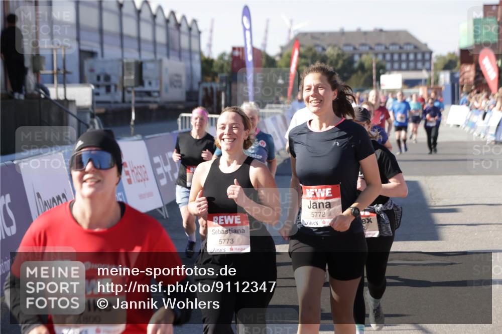 03.10.2025 - Köhlbrandbrückenlauf Jannik Wohlers http://msf.ph/oto/9112347 03.10.2025 13:31:15 Ziel 4800, 4967, 5030, 5310, 5362, 5378, 5772, 5773, 6242, 6243, 6375, 6559, 6731 meine-sportfotos.de