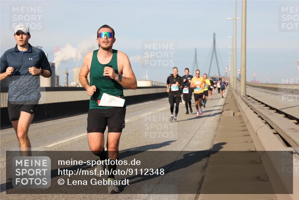 03.10.2025 - Köhlbrandbrückenlauf Lena Gebhardt http://msf.ph/oto/9112348 03.10.2025 09:42:24 Position 2  meine-sportfotos.de