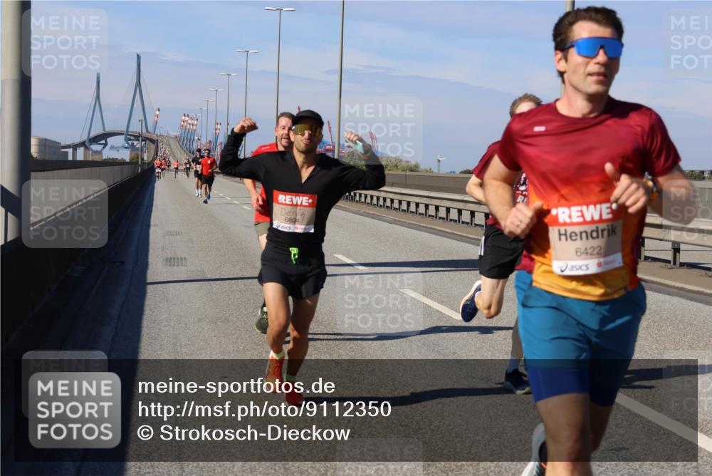 03.10.2025 - Köhlbrandbrückenlauf Strokosch-Dieckow http://msf.ph/oto/9112350 03.10.2025 12:41:15 Position 3 6804, 6422 meine-sportfotos.de