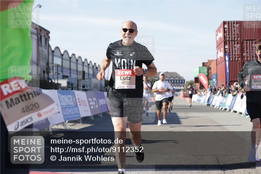 03.10.2025 - Köhlbrandbrückenlauf Jannik Wohlers http://msf.ph/oto/9112352 03.10.2025 13:00:58 Ziel 4069, 4140, 4177, 4407, 4425, 4512, 4820, 6042, 6464 meine-sportfotos.de