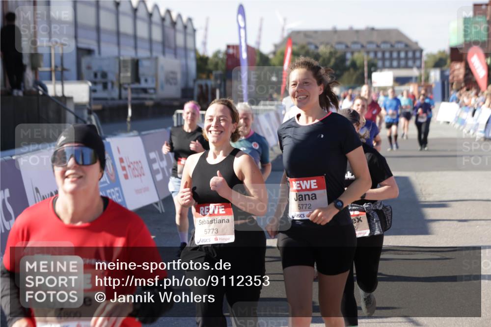 03.10.2025 - Köhlbrandbrückenlauf Jannik Wohlers http://msf.ph/oto/9112353 03.10.2025 13:31:15 Ziel 4800, 4967, 5030, 5310, 5362, 5378, 5772, 5773, 6242, 6243, 6375, 6559, 6731 meine-sportfotos.de