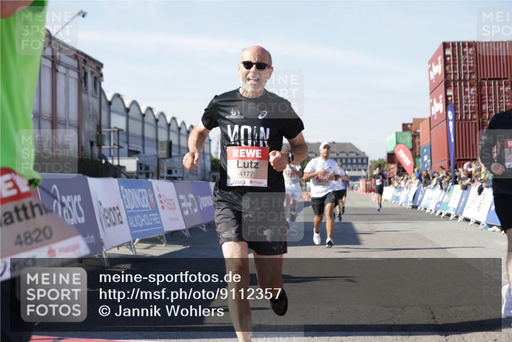 03.10.2025 - Köhlbrandbrückenlauf Jannik Wohlers http://msf.ph/oto/9112357 03.10.2025 13:00:58 Ziel 4069, 4140, 4177, 4407, 4425, 4512, 4820, 6042, 6464 meine-sportfotos.de