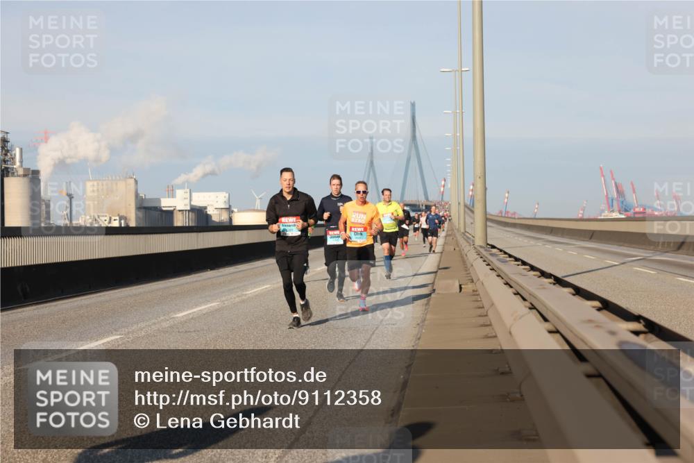 03.10.2025 - Köhlbrandbrückenlauf Lena Gebhardt http://msf.ph/oto/9112358 03.10.2025 09:42:24 Position 2  meine-sportfotos.de