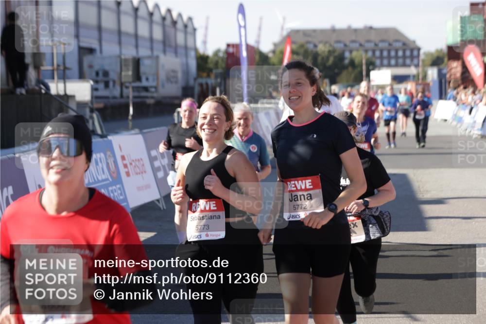 03.10.2025 - Köhlbrandbrückenlauf Jannik Wohlers http://msf.ph/oto/9112360 03.10.2025 13:31:15 Ziel 4800, 4967, 5030, 5310, 5362, 5378, 5772, 5773, 6242, 6243, 6375, 6559, 6731 meine-sportfotos.de