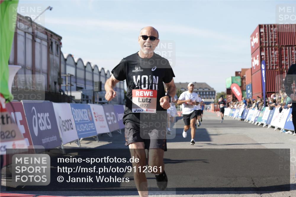 03.10.2025 - Köhlbrandbrückenlauf Jannik Wohlers http://msf.ph/oto/9112361 03.10.2025 13:00:58 Ziel 4069, 4140, 4177, 4407, 4425, 4512, 4820, 6042, 6464 meine-sportfotos.de