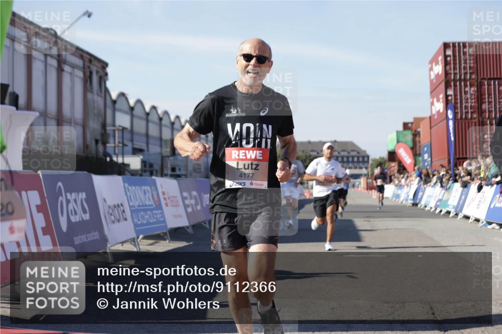 03.10.2025 - Köhlbrandbrückenlauf Jannik Wohlers http://msf.ph/oto/9112366 03.10.2025 13:00:58 Ziel 4069, 4140, 4177, 4407, 4425, 4512, 4820, 6042, 6464 meine-sportfotos.de