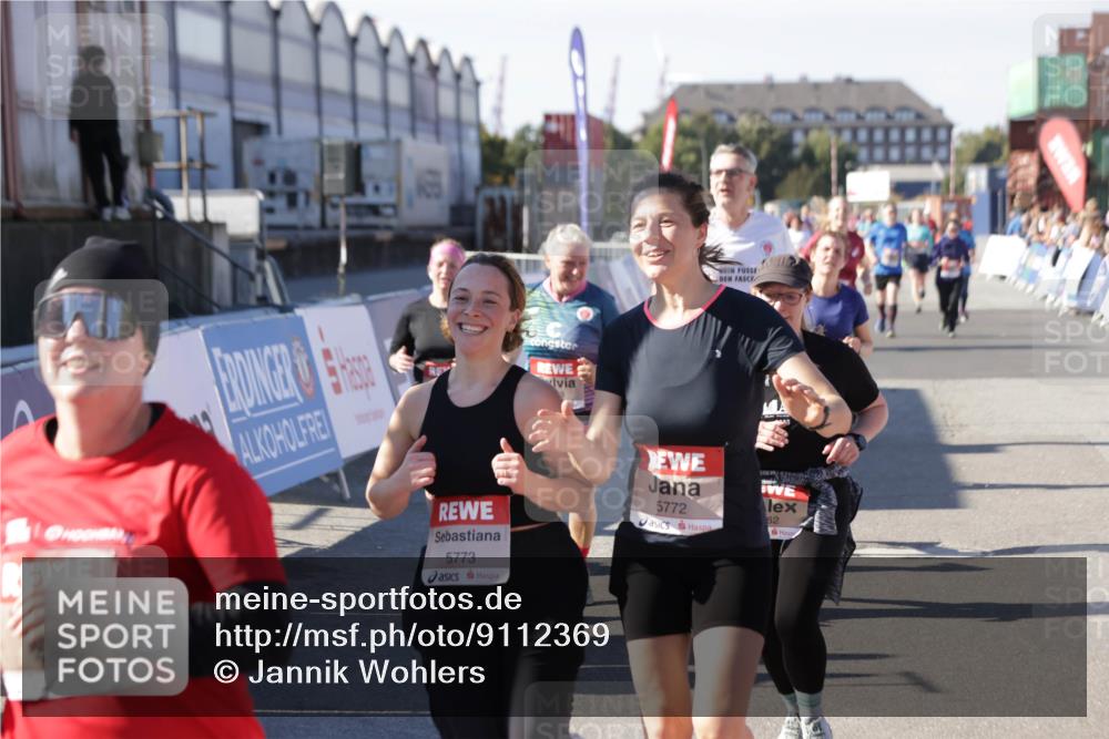 03.10.2025 - Köhlbrandbrückenlauf Jannik Wohlers http://msf.ph/oto/9112369 03.10.2025 13:31:16 Ziel 4800, 4967, 5030, 5310, 5362, 5378, 5772, 5773, 6242, 6243, 6375, 6559, 6731 meine-sportfotos.de