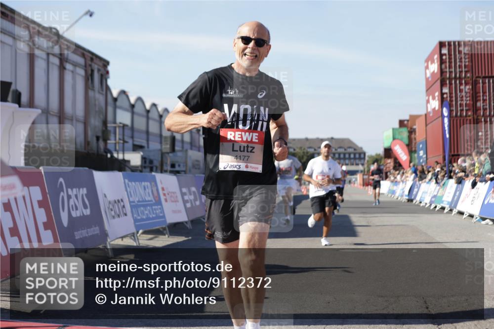03.10.2025 - Köhlbrandbrückenlauf Jannik Wohlers http://msf.ph/oto/9112372 03.10.2025 13:00:58 Ziel 4069, 4140, 4177, 4407, 4425, 4512, 4820, 6042, 6464 meine-sportfotos.de
