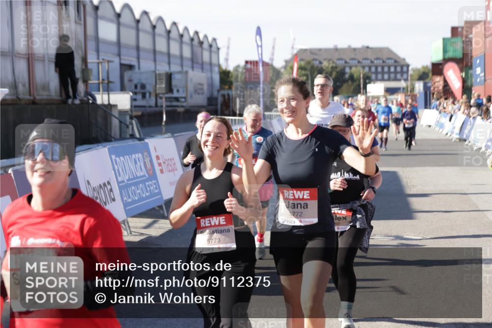 03.10.2025 - Köhlbrandbrückenlauf Jannik Wohlers http://msf.ph/oto/9112375 03.10.2025 13:31:16 Ziel 4800, 4967, 5030, 5310, 5362, 5378, 5772, 5773, 6242, 6243, 6375, 6559, 6731 meine-sportfotos.de