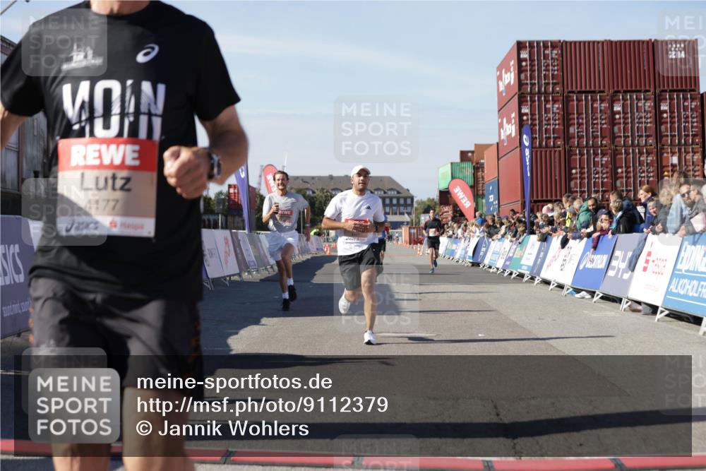 03.10.2025 - Köhlbrandbrückenlauf Jannik Wohlers http://msf.ph/oto/9112379 03.10.2025 13:00:59 Ziel 4069, 4140, 4177, 4407, 4425, 4512, 4820, 6464 meine-sportfotos.de