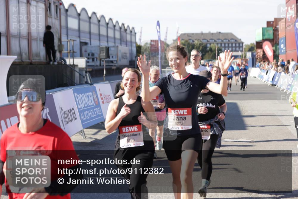 03.10.2025 - Köhlbrandbrückenlauf Jannik Wohlers http://msf.ph/oto/9112382 03.10.2025 13:31:16 Ziel 4800, 4967, 5030, 5310, 5362, 5378, 5772, 5773, 6242, 6243, 6375, 6559, 6731 meine-sportfotos.de