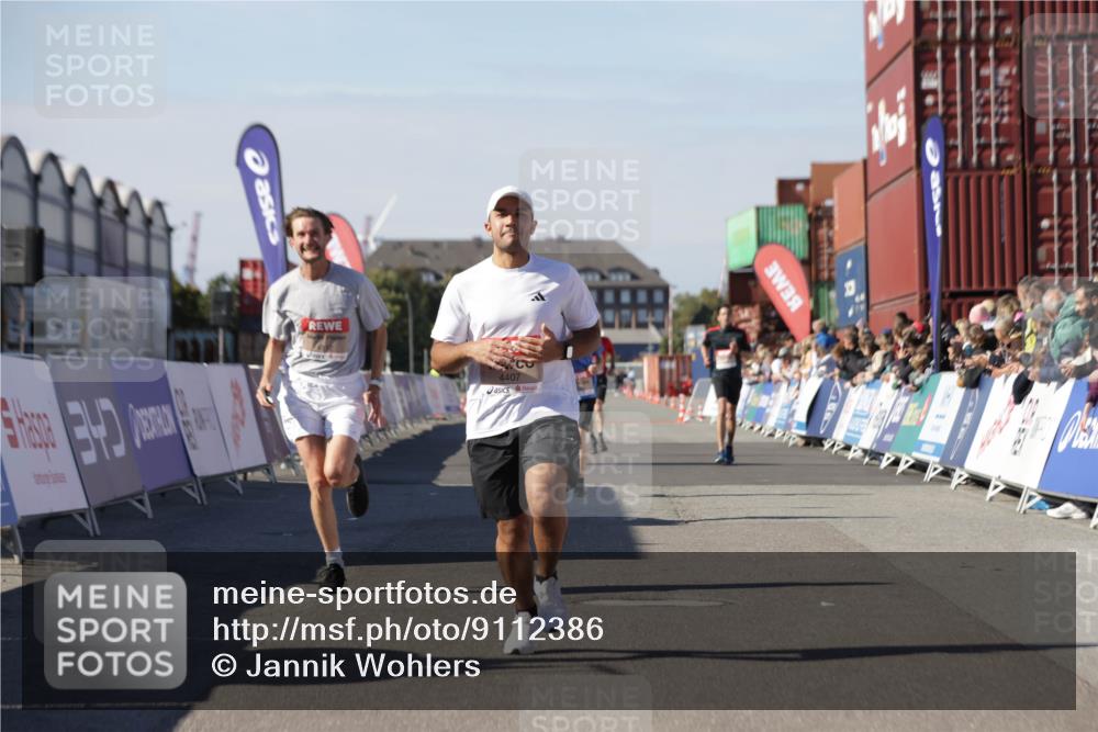 03.10.2025 - Köhlbrandbrückenlauf Jannik Wohlers http://msf.ph/oto/9112386 03.10.2025 13:00:59 Ziel 4069, 4140, 4177, 4407, 4425, 4512, 4820, 6464 meine-sportfotos.de