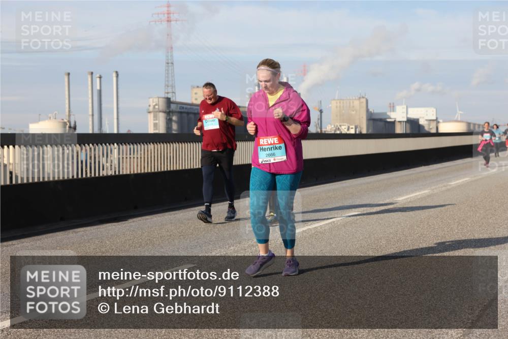 03.10.2025 - Köhlbrandbrückenlauf Lena Gebhardt http://msf.ph/oto/9112388 03.10.2025 10:16:00 Position 2 2666 meine-sportfotos.de