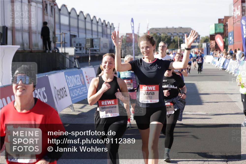 03.10.2025 - Köhlbrandbrückenlauf Jannik Wohlers http://msf.ph/oto/9112389 03.10.2025 13:31:16 Ziel 4800, 4967, 5030, 5310, 5362, 5378, 5772, 5773, 6242, 6243, 6375, 6559, 6731 meine-sportfotos.de