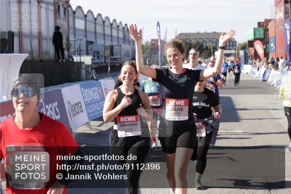 03.10.2025 - Köhlbrandbrückenlauf Jannik Wohlers http://msf.ph/oto/9112396 03.10.2025 13:31:16 Ziel 4800, 4967, 5030, 5310, 5362, 5378, 5772, 5773, 6242, 6243, 6375, 6559, 6731 meine-sportfotos.de