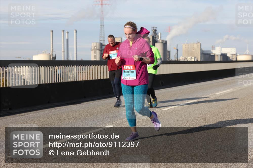03.10.2025 - Köhlbrandbrückenlauf Lena Gebhardt http://msf.ph/oto/9112397 03.10.2025 10:16:01 Position 2 2666 meine-sportfotos.de
