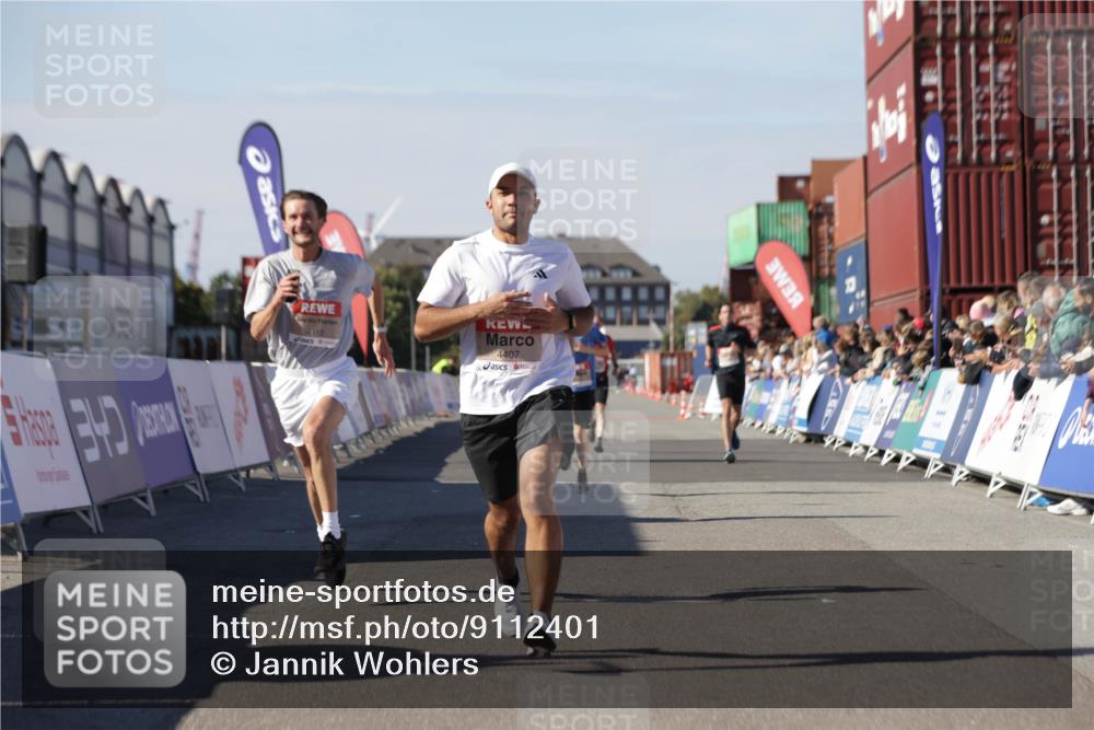 03.10.2025 - Köhlbrandbrückenlauf Jannik Wohlers http://msf.ph/oto/9112401 03.10.2025 13:00:59 Ziel 4069, 4140, 4177, 4407, 4425, 4512, 4820, 6464 meine-sportfotos.de