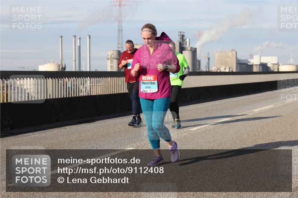 03.10.2025 - Köhlbrandbrückenlauf Lena Gebhardt http://msf.ph/oto/9112408 03.10.2025 10:16:01 Position 2 2666 meine-sportfotos.de