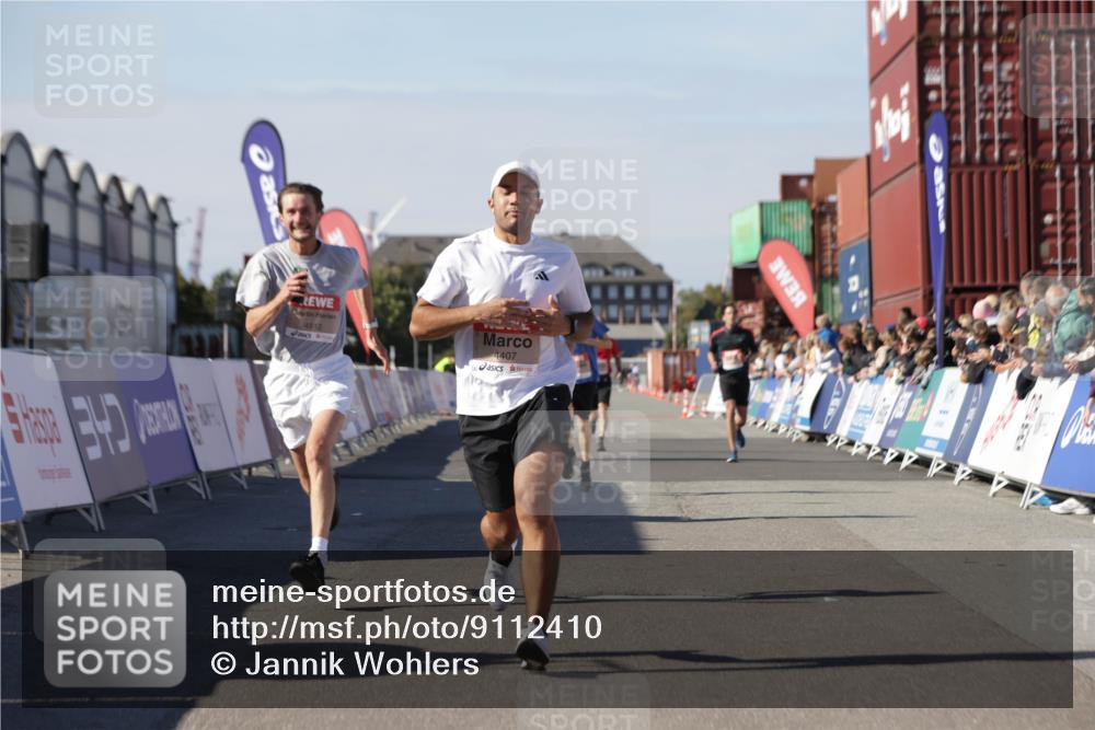 03.10.2025 - Köhlbrandbrückenlauf Jannik Wohlers http://msf.ph/oto/9112410 03.10.2025 13:00:59 Ziel 4069, 4140, 4177, 4407, 4425, 4512, 4820, 6464 meine-sportfotos.de
