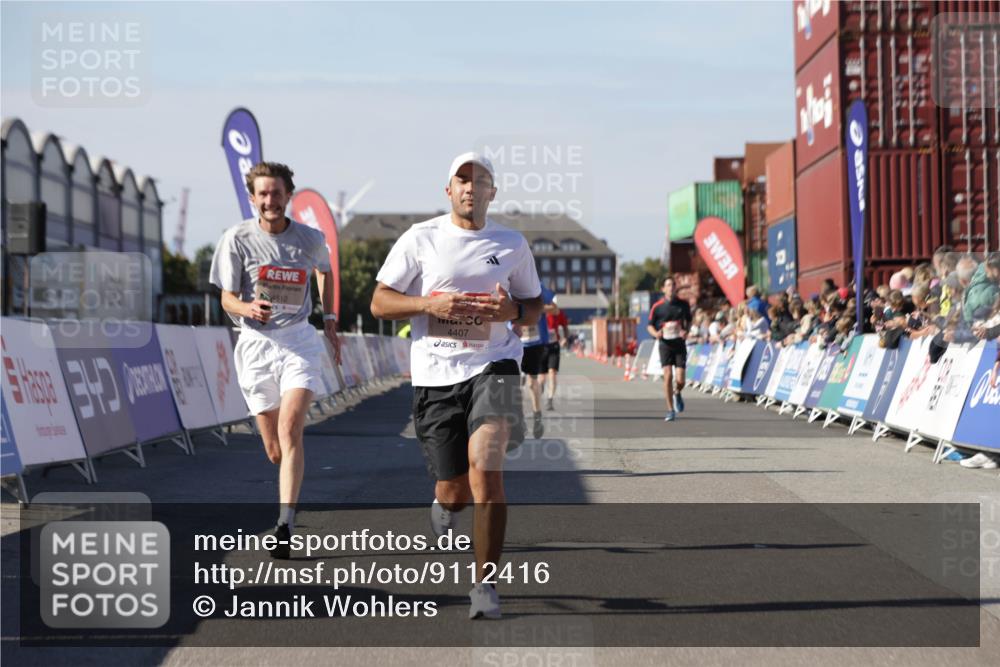 03.10.2025 - Köhlbrandbrückenlauf Jannik Wohlers http://msf.ph/oto/9112416 03.10.2025 13:00:59 Ziel 4069, 4140, 4177, 4407, 4425, 4512, 4820, 6464 meine-sportfotos.de