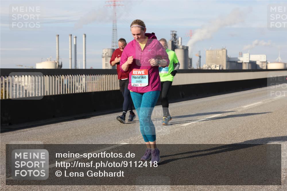 03.10.2025 - Köhlbrandbrückenlauf Lena Gebhardt http://msf.ph/oto/9112418 03.10.2025 10:16:01 Position 2 2666 meine-sportfotos.de