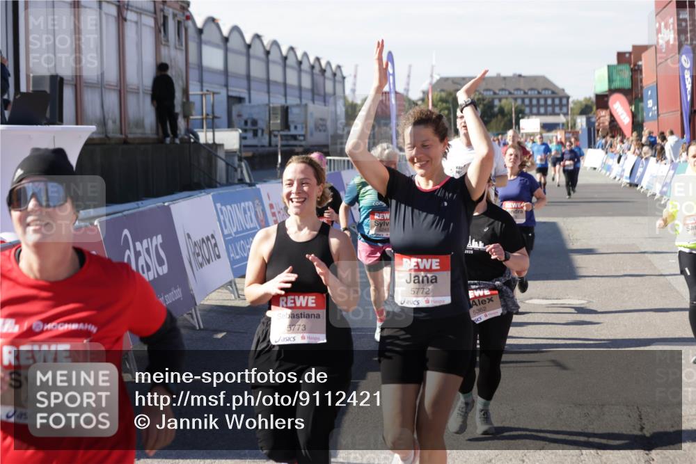 03.10.2025 - Köhlbrandbrückenlauf Jannik Wohlers http://msf.ph/oto/9112421 03.10.2025 13:31:16 Ziel 4800, 4967, 5030, 5310, 5362, 5378, 5772, 5773, 6242, 6243, 6375, 6559, 6731 meine-sportfotos.de