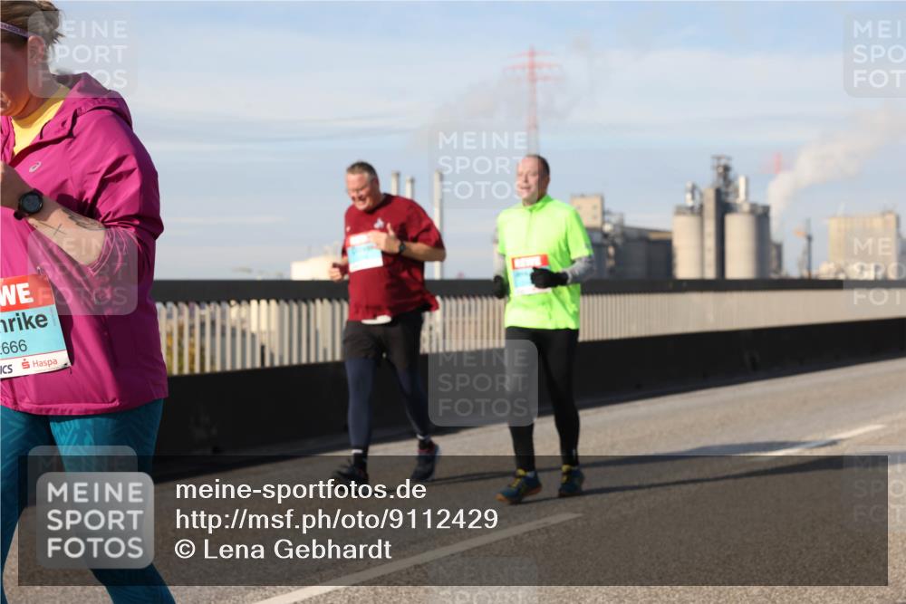 03.10.2025 - Köhlbrandbrückenlauf Lena Gebhardt http://msf.ph/oto/9112429 03.10.2025 10:16:02 Position 2 666 meine-sportfotos.de