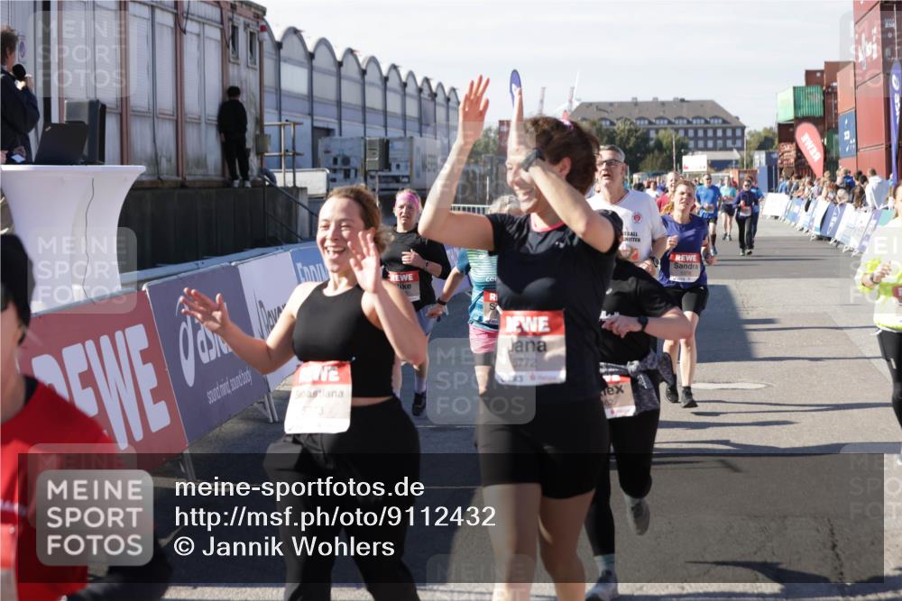 03.10.2025 - Köhlbrandbrückenlauf Jannik Wohlers http://msf.ph/oto/9112432 03.10.2025 13:31:16 Ziel 4800, 4967, 5030, 5310, 5362, 5378, 5772, 5773, 6242, 6243, 6375, 6559, 6731 meine-sportfotos.de