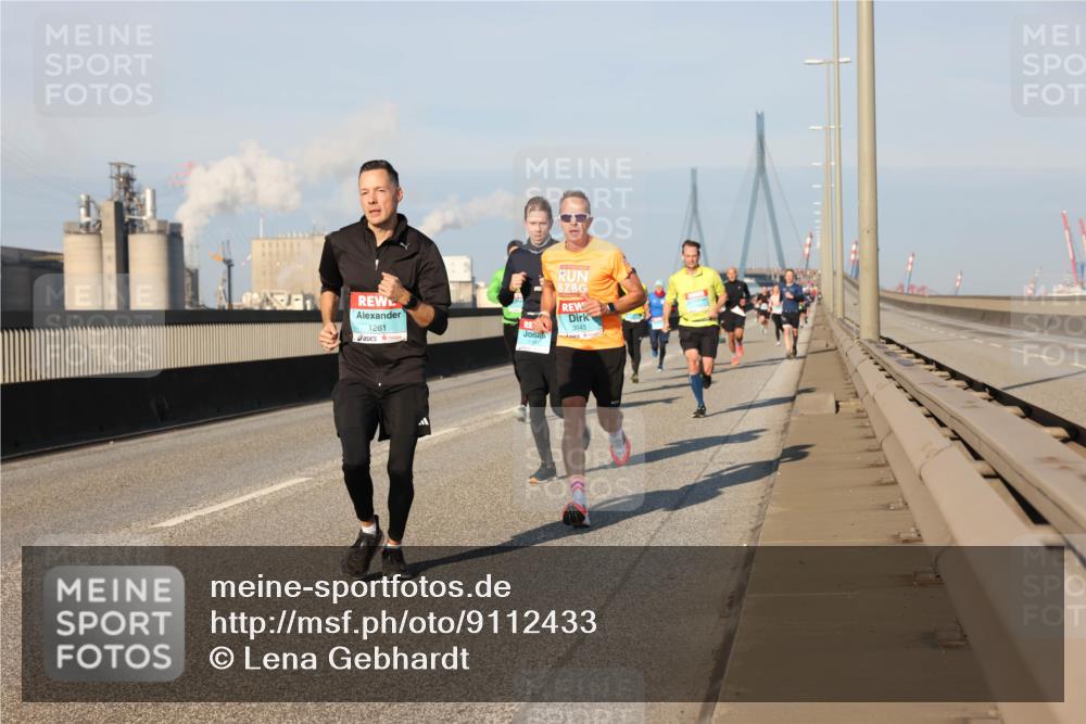 03.10.2025 - Köhlbrandbrückenlauf Lena Gebhardt http://msf.ph/oto/9112433 03.10.2025 09:42:26 Position 2 1261 meine-sportfotos.de