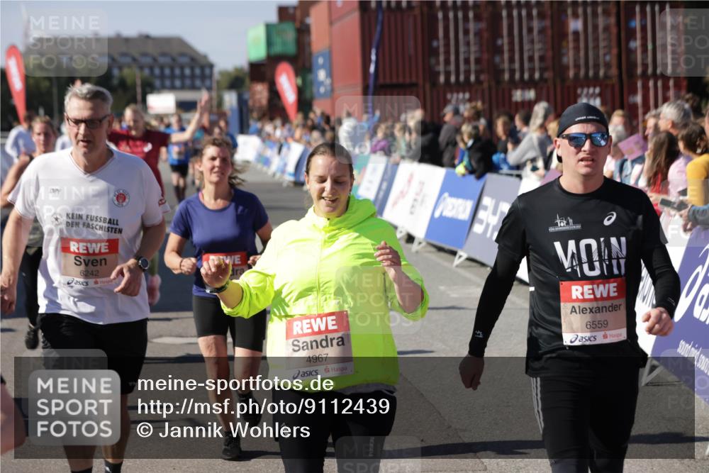 03.10.2025 - Köhlbrandbrückenlauf Jannik Wohlers http://msf.ph/oto/9112439 03.10.2025 13:31:17 Ziel 4800, 4967, 5030, 5310, 5362, 5378, 5772, 5773, 6242, 6243, 6375, 6559, 6731 meine-sportfotos.de