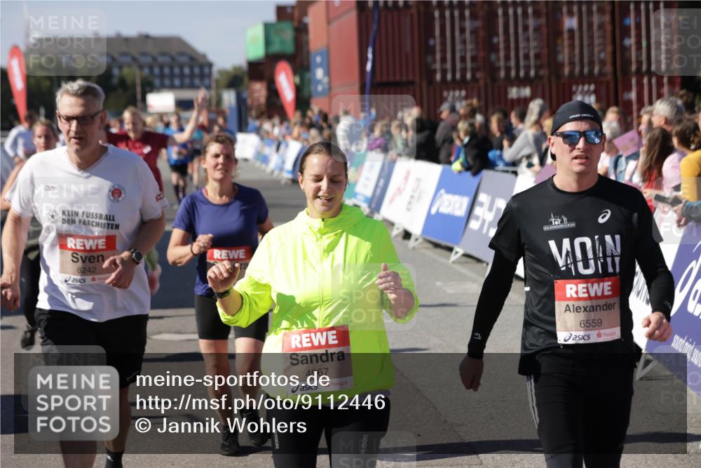 03.10.2025 - Köhlbrandbrückenlauf Jannik Wohlers http://msf.ph/oto/9112446 03.10.2025 13:31:17 Ziel 4800, 4967, 5030, 5310, 5362, 5378, 5772, 5773, 6242, 6243, 6375, 6559, 6731 meine-sportfotos.de